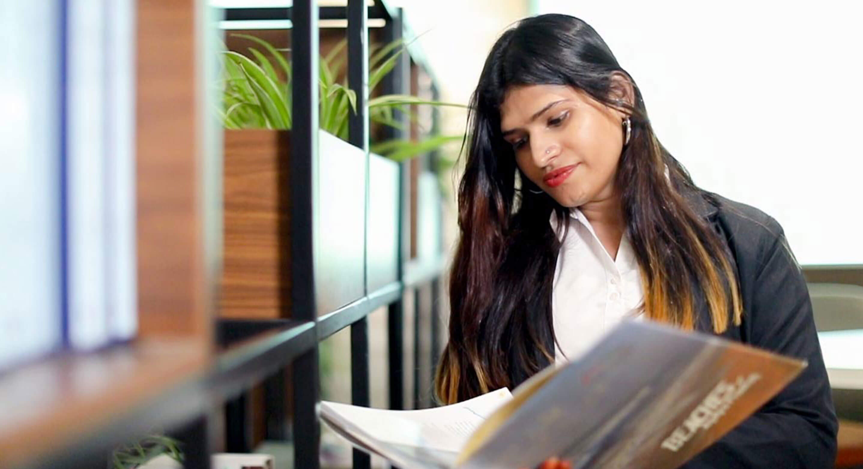 Hz Exclusive: Know how Sonali Chowkekar made an identity in the society despite being transgender